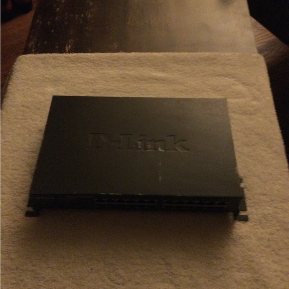 D-Link DGS-1024D 24-Port Gigabit Unmanaged Metal Desktop or Rackmount Switch (DG - Picture 6 of 8
